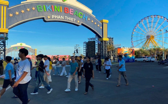 Lễ hội Carnival NovaWorld Phan Thiet 30/4 bùng nổ du khách