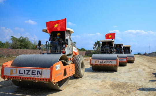 Tiếp tục phát huy tinh thần "vượt nắng, thắng mưa", "tăng ca, tăng kíp", "ăn tranh thủ, ngủ khẩn trương", "làm việc 3 ca, 4 kíp, xuyên lễ, xuyên Tết"