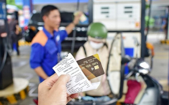 Thủ tướng khen Bộ Tài chính, cơ quan thuế thực hiện thành công phát hành hóa đơn điện tử xăng dầu theo từng lần bán