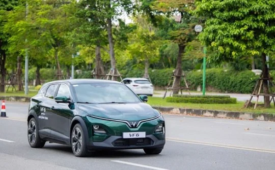 Bất ngờ khi so sánh chi phí sở hữu và sử dụng xe điện với xe xăng