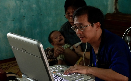 “Chuyến tàu hơi ấm số 5” mang yêu thương đến với các em nhỏ khó khăn tại Hướng Hóa - Quảng Trị