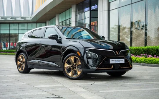 Chủ xe VinFast VF 7 Hỏa Long Độc Bản: ‘Giao dịch ở mọi thời điểm liên quan tới Rồng’