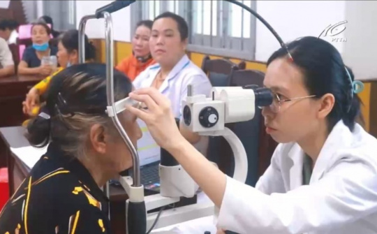 Chương trình “Vision Bus - Ánh Mắt sáng cả niềm tin”