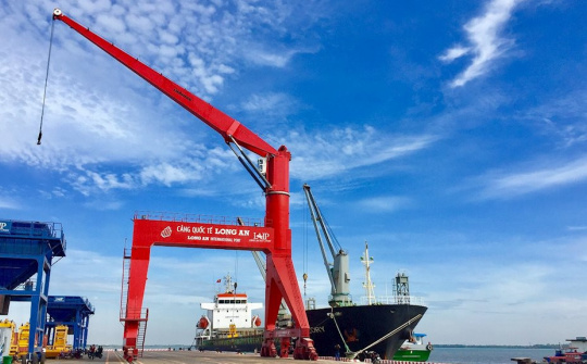 PROVINCIAL LEADERS ACTIVITIES A DELEGATION FROM OKAYAMA CITY, JAPAN VISITED AND WORKED AT LONG AN INTERNATIONAL PORT