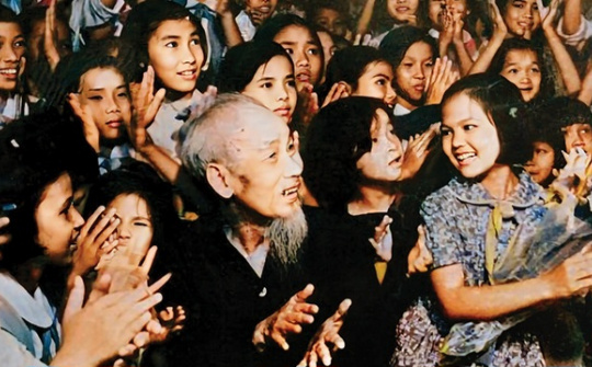 Chăm lo, giáo dục thế hệ tương lai của đất nước theo tư tưởng Hồ Chí Minh