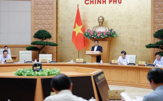 Kiên quyết không lùi bước trước khó khăn, càng áp lực lại càng nỗ lực, biến không thành có, biến khó thành dễ, biến không thể thành có thể