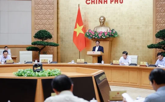Kiên quyết không lùi bước trước khó khăn, càng áp lực lại càng nỗ lực, biến không thành có, biến khó thành dễ, biến không thể thành có thể