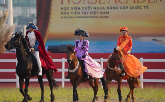 Choáng ngợp với màn ra mắt của Học viện cưỡi ngựa đầu tiên tại Việt Nam trên đảo Vũ Yên