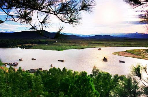 Ấm áp hai tiếng quê hương: Chung tay hỗ trợ giúp người bị nạn