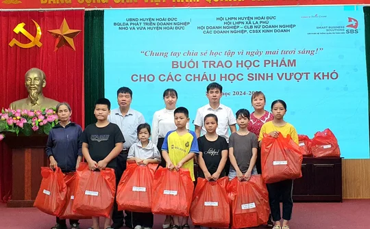 Trao học bổng cho 58 học sinh có hoàn cảnh khó khăn xã La Phù
