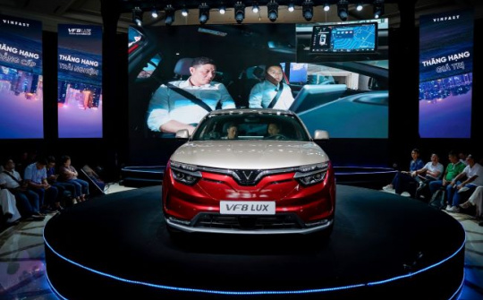 Trải nghiệm trợ lý ảo ViVi trên VinFast VF 8 Lux: “Ngày càng thông minh giống người thật”