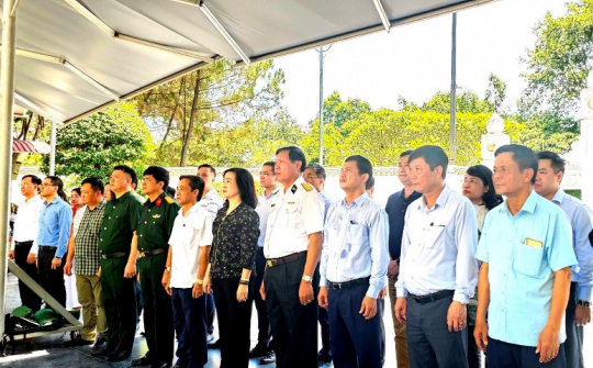 Hội Cựu chiến binh Bộ Y tế dâng hương các Anh hùng, Liệt sĩ tại tỉnh Hà Tĩnh và tỉnh Quảng Bình