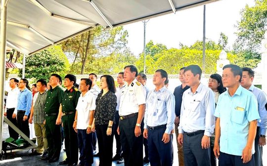 Hội Cựu chiến binh Bộ Y tế dâng hương các Anh hùng, Liệt sĩ tại tỉnh Hà Tĩnh và tỉnh Quảng Bình