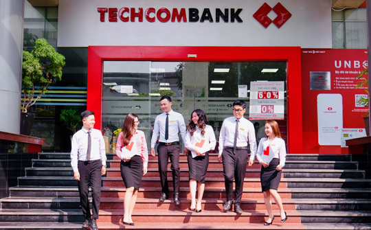 Techcombank báo lãi 15,6 nghìn tỷ đồng trong 6 tháng đầu năm