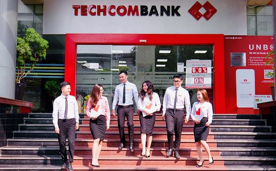 Techcombank báo lãi 15,6 nghìn tỷ đồng trong 6 tháng đầu năm