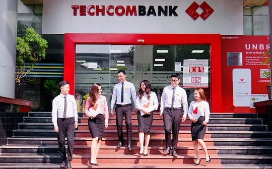 Techcombank báo lãi 15,6 nghìn tỷ đồng trong 6 tháng đầu năm