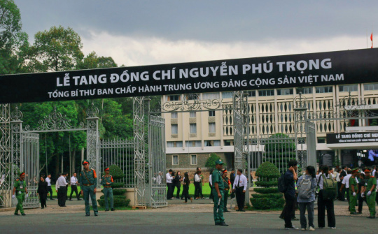 TP.Hồ Chí Minh: Đông đảo người dân xúc động chờ viếng Tổng Bí thư Nguyễn Phú Trọng