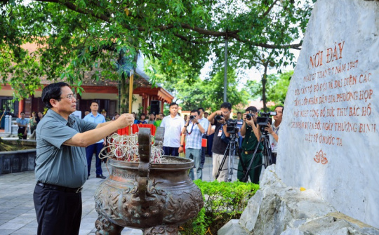 Thái Nguyên: Thủ tướng Chính phủ dâng hương tại Khu di tích lịch sử quốc gia 27-7 và tặng quà người có công