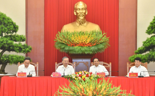 Bộ Chính trị gặp mặt các đồng chí lãnh đạo, nguyên lãnh đạo Đảng, Nhà nước