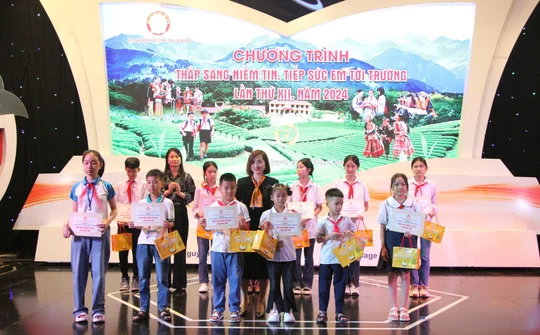 Núi Pháo chắp cánh ước mơ – cùng em tới trường