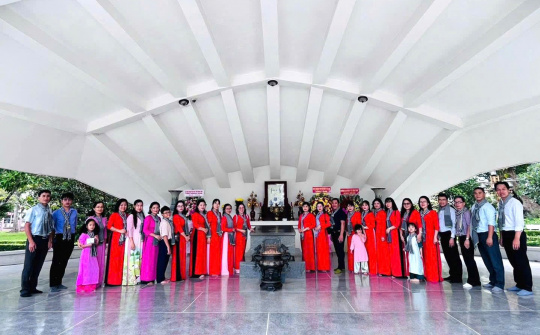 Chi bộ Đào Sơn Tây dâng hương tại di tích lịch sử ở Đồng Tháp