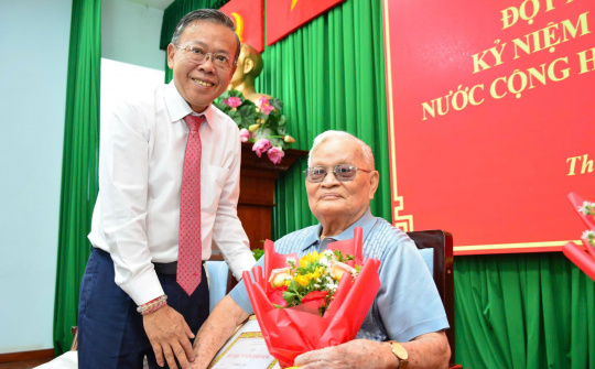 TP Thủ Đức trao Huy hiệu Đảng cho 521 đảng viên nhân dịp Quốc khánh