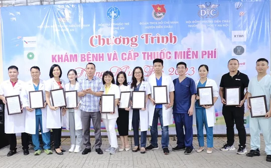 Nghệ An: Khám bệnh tổng quát và cấp thuốc miễn phí cho người dân xã Diễn Kim, huyện Diễn Châu