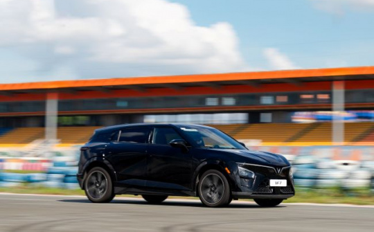 Thời điểm vàng “rinh” VinFast VF 7 với tổng ưu đãi gần 173 triệu đồng