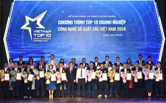 Vinh danh top 10 doanh nghiệp công nghệ số xuất sắc 2024