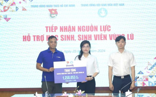 Chương trình của Vinamilk hỗ trợ hơn 6 tỷ đồng cho học sinh, sinh viên vùng bão lũ thông qua Trung ương Đoàn
