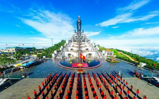 Lượng khách tới các khu điểm du lịch trên cả nước tăng cao dịp 2/9