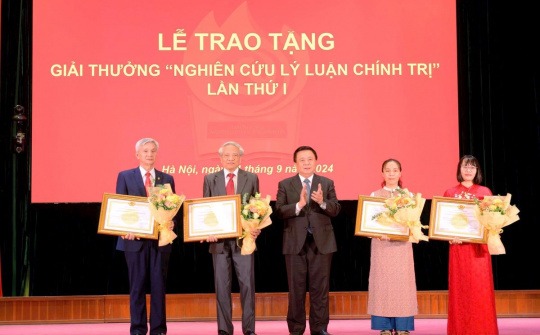 Trao tặng Giải thưởng Nghiên cứu lý luận chính trị lần thứ I
