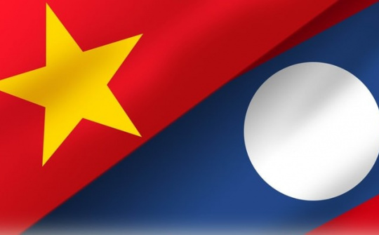 Dành ưu tiên cao nhất cho việc củng cố và phát triển quan hệ Việt Nam-Lào