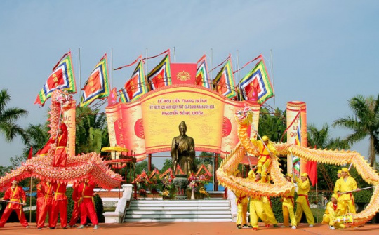 Tôn vinh cuộc đời và sự nghiệp thơ ca của Trạng Trình
