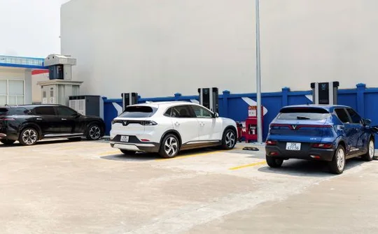 Doanh nghiệp taxi: “1 vốn 4 lời” khi VinFast miễn phí sạc tới giữa năm 2027