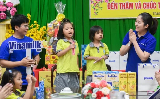 Vinamilk trao tặng hơn 71 nghìn sản phẩm nhân dịp Tết Ất Tỵ