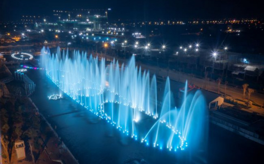 Bắn pháo hoa tầm cao đêm Giao thừa tại sân khấu nhạc nước dài nhất Việt Nam