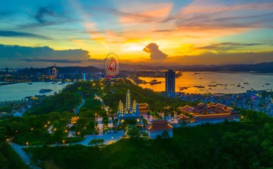 Tạp chí Mỹ xếp Vịnh Hạ Long là điểm đến đầu tiên cho 12 con giáp năm 2025