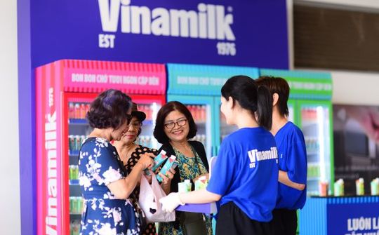 Vinamilk phục vụ miễn phí sản phẩm cho người dân check-in tại các ga metro Bến Thành – Suối Tiên