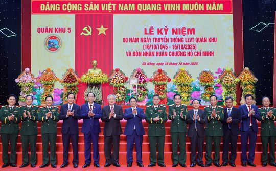 Quân khu 5 tiếp tục phát huy truyền thống anh hùng, viết tiếp bản hùng ca bất diệt của lòng yêu nước