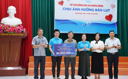 Eurowindow Holding lan tỏa yêu thương đến bà con vùng lũ Nghệ An