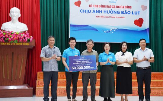 Eurowindow Holding lan tỏa yêu thương đến bà con vùng lũ Nghệ An