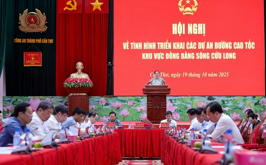 Có hệ thống cao tốc, sân bay, bến cảng sớm ngày nào, ĐBSCL được hưởng lợi ngày đó