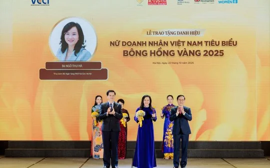Tổng Giám đốc SHB Ngô Thu Hà nhận danh hiệu “Bông hồng vàng” năm 2025