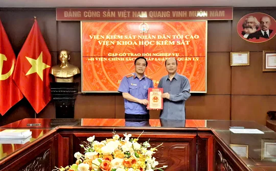 Trao đổi nghiệp vụ và mở rộng hợp tác giữa Viện Khoa học kiểm sát và Viện Chính sách, Pháp luật và Quản lý trong lĩnh vực chính sách, pháp luật