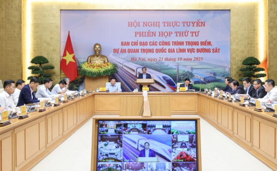 Triển khai các dự án đường sắt trên tinh thần "3 có" và "2 không"