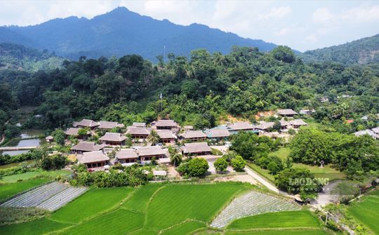Phát triển bền vững du lịch vùng Chiến khu Việt Bắc trên cơ sở phát huy giá trị lịch sử, văn hóa và tiềm năng tự nhiên