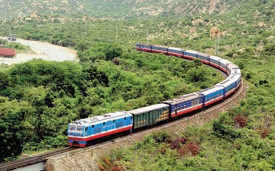 Vietnam, Russia push ahead 2,200-km rail link project