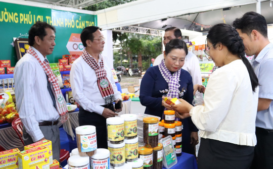 Đặc sản ba miền hội tụ tại Hội chợ OCOP Cần Thơ 2025