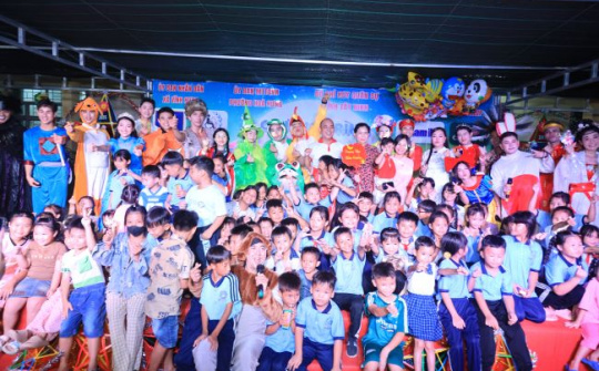 Vinamilk thắp sáng mùa trăng, gửi trọn yêu thương đến trẻ em Việt